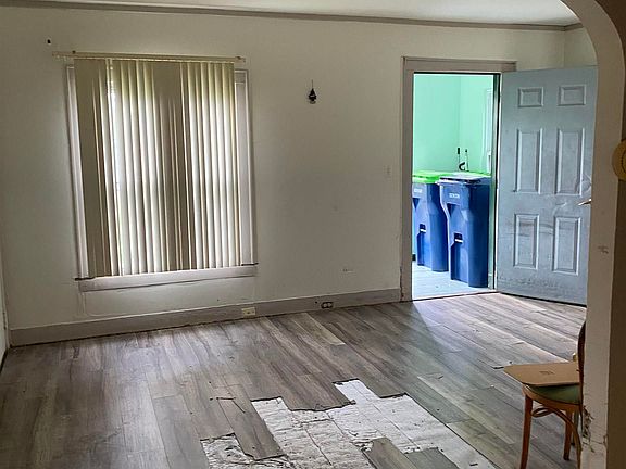 4th image of 3240 Williamson
