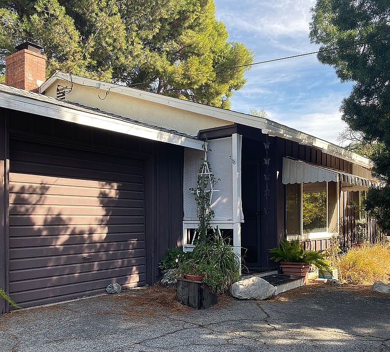 2nd image of 2841 Henrietta Ave