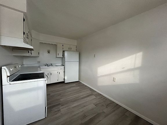 2nd image of 614 W 63rd St APT 1