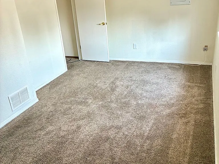 1443 Centennial Dr — Photo 23