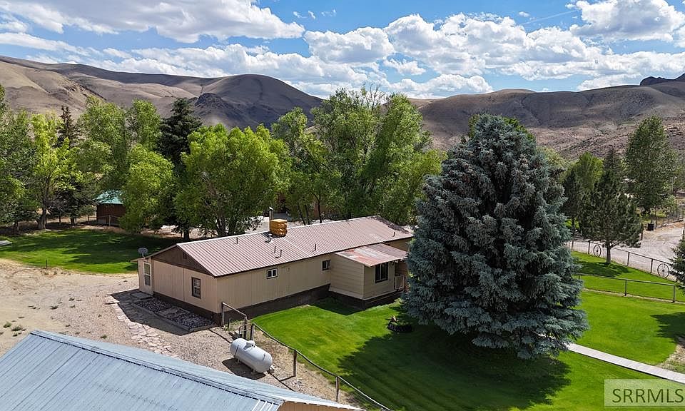 1st image of 425 River Dr