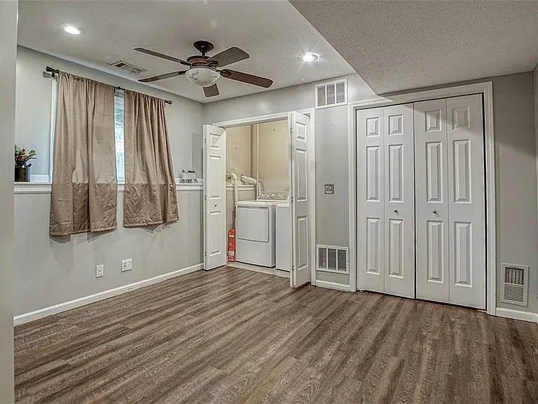 10923 Gillette St — Photo 12
