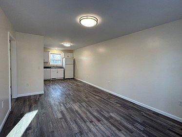 2nd image of 2301 Lakeland Dr APT 5