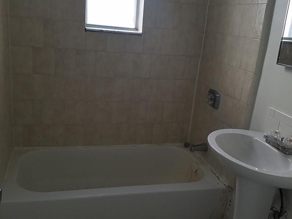 5th image of 1016 8th St #4