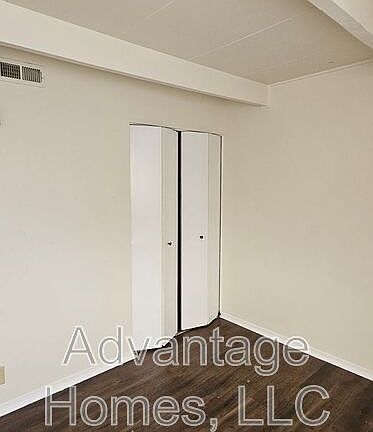 5th image of 824 N 70th St