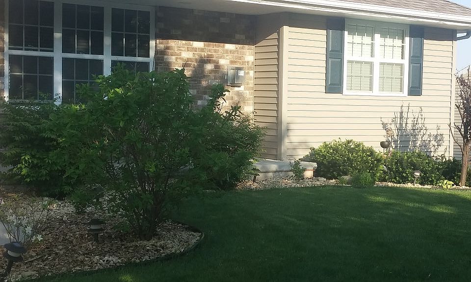 1st image of 1562 Woodridge Ln