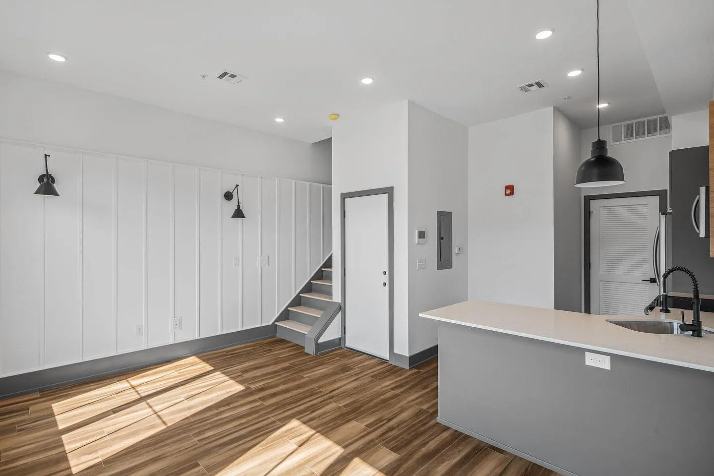 2 bed, 1000 sqft, $1,795 — Photo 2