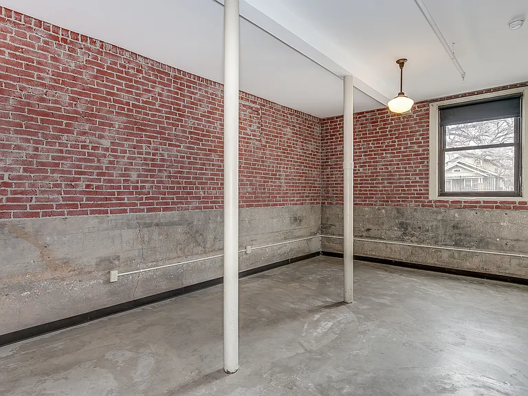 Sunnyside Apartments — Photo 1