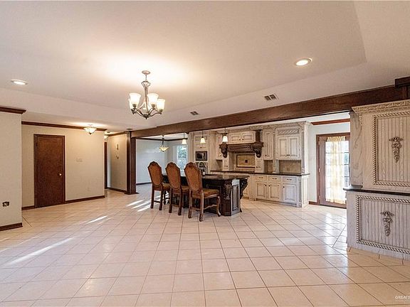 4th image of 1302 Cardinal Ave