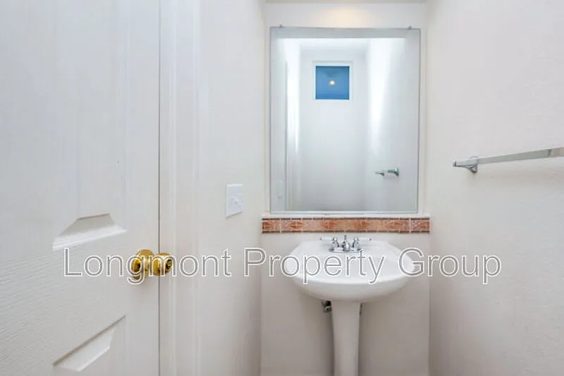 3 bed, 3.0 bath, 2350 sqft, $2,540 — Photo 4