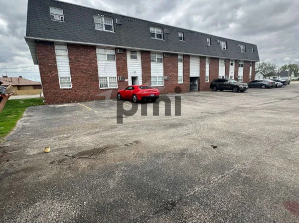 24 W Buchanan Ave #13, Charleston, IL 61920