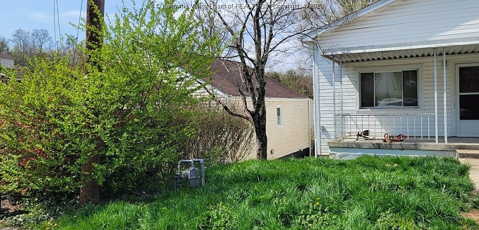 2nd image of 927 Meadow Dr