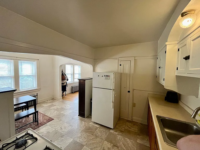 4460 N Oakland Ave — Photo 8