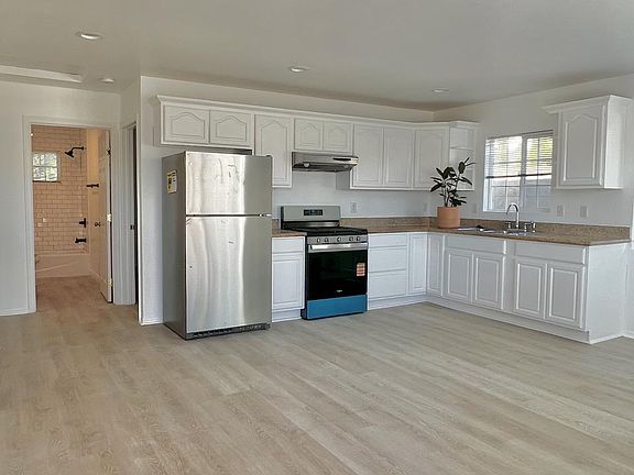 2nd image of 645 Micheltorena St #645