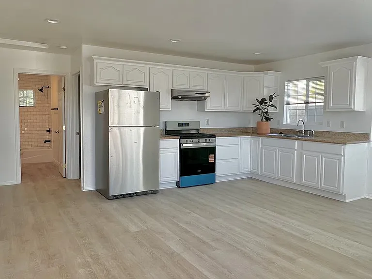645 Micheltorena St #645 — Photo 2