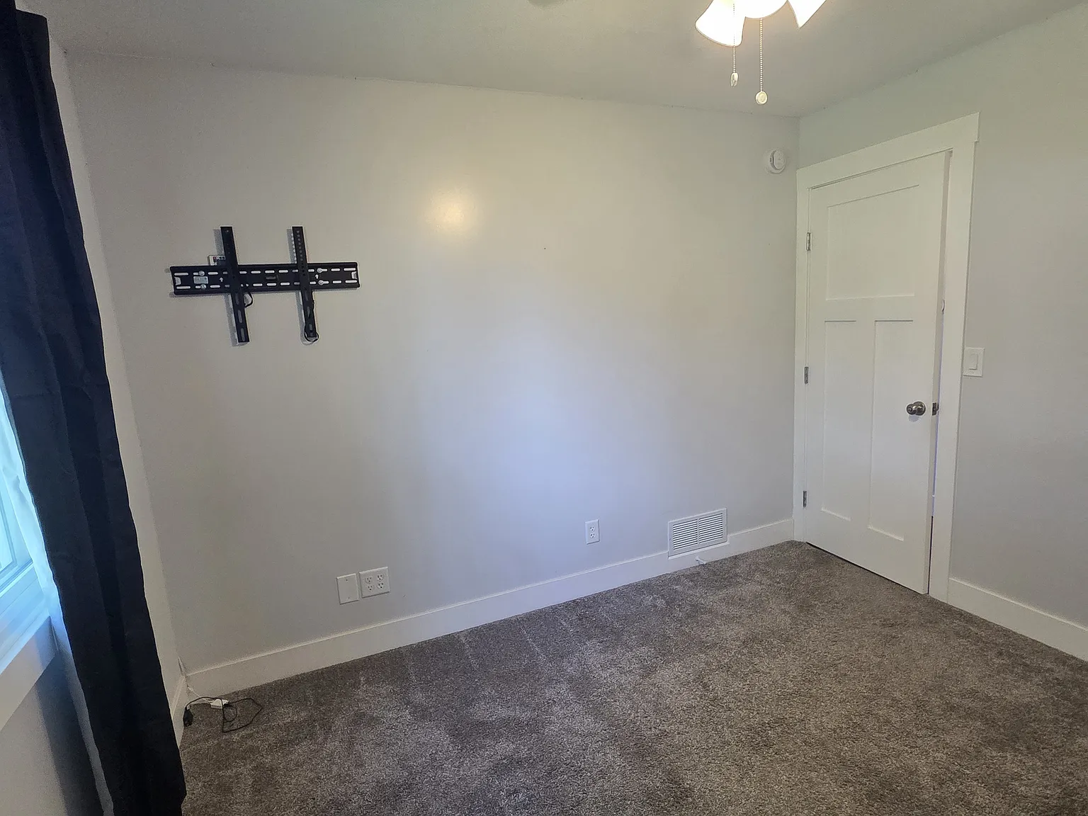 5 bed, 1810 sqft, $700 — Photo 2