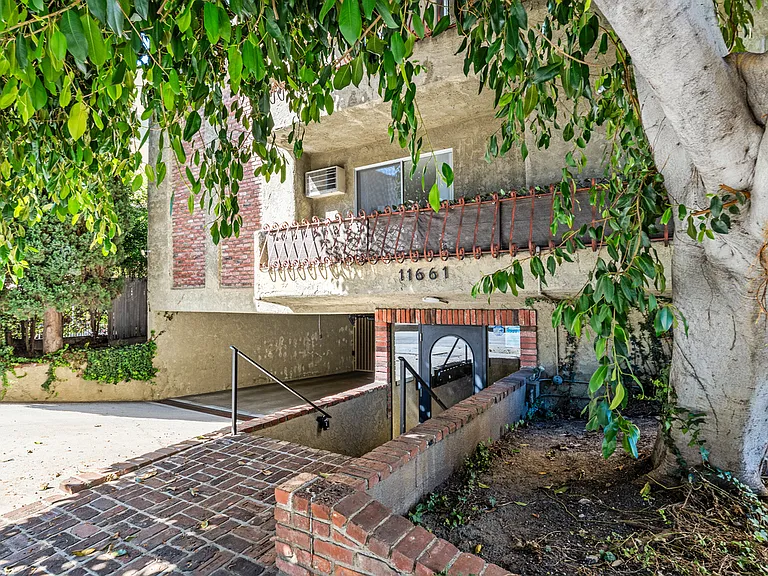 11661 Goshen Ave #104 — Photo 4