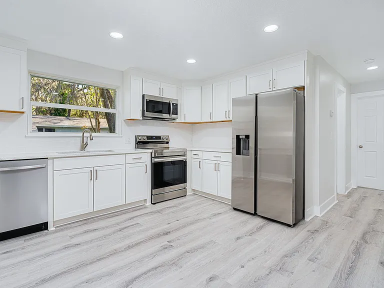 1707 Evergreen St — Photo 11