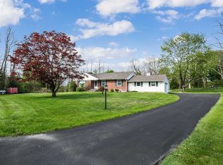 33 Fenwood Dr, Pawling, NY 12564