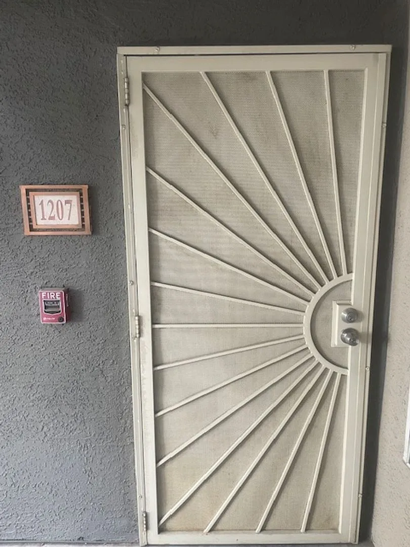 Great Downstairs Unitin Gated Community Located Near Strip A Must See — Photo 2