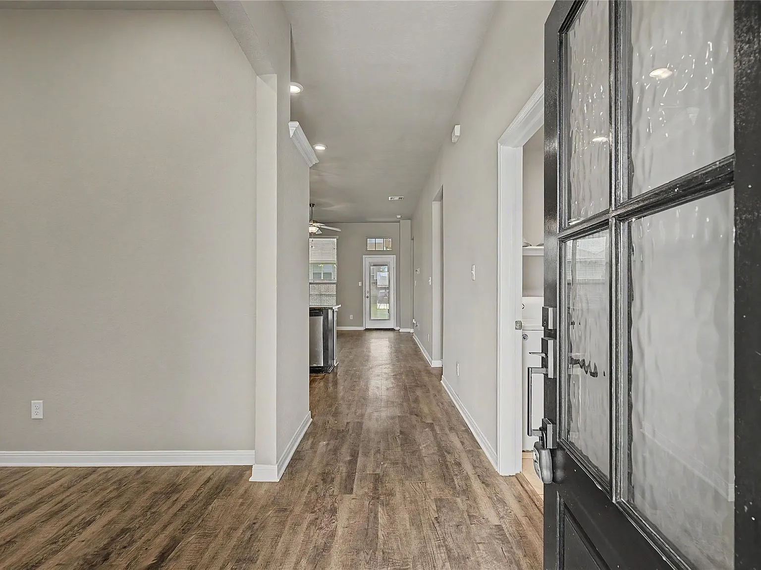 3 bed, 2.0 bath, 1484 sqft, $2,200 — Photo 4