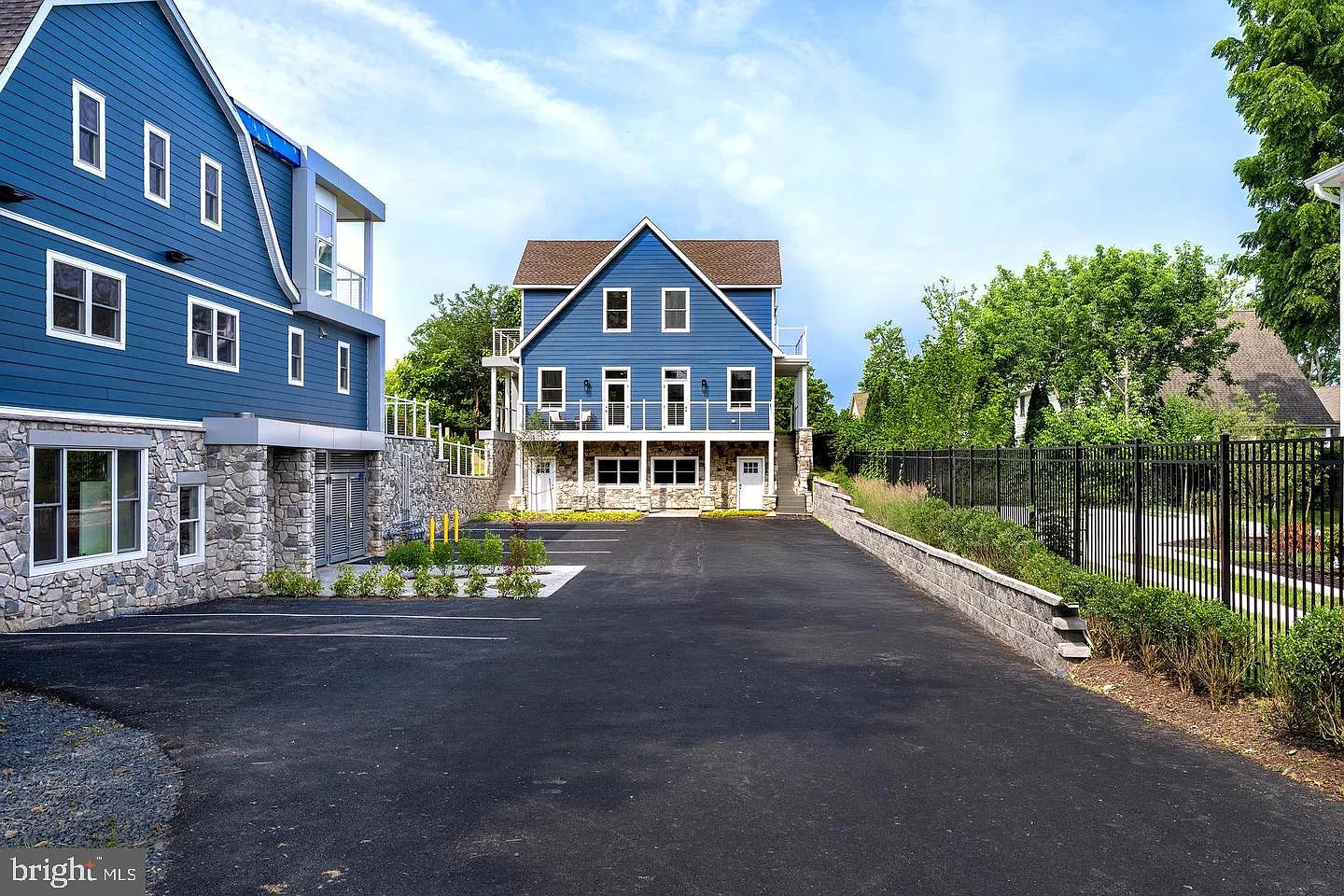 2 bed, 2.5 bath, 1220 sqft, $4,450 — Photo 2