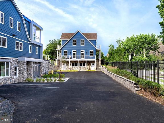 2nd image of 168 John St #3
