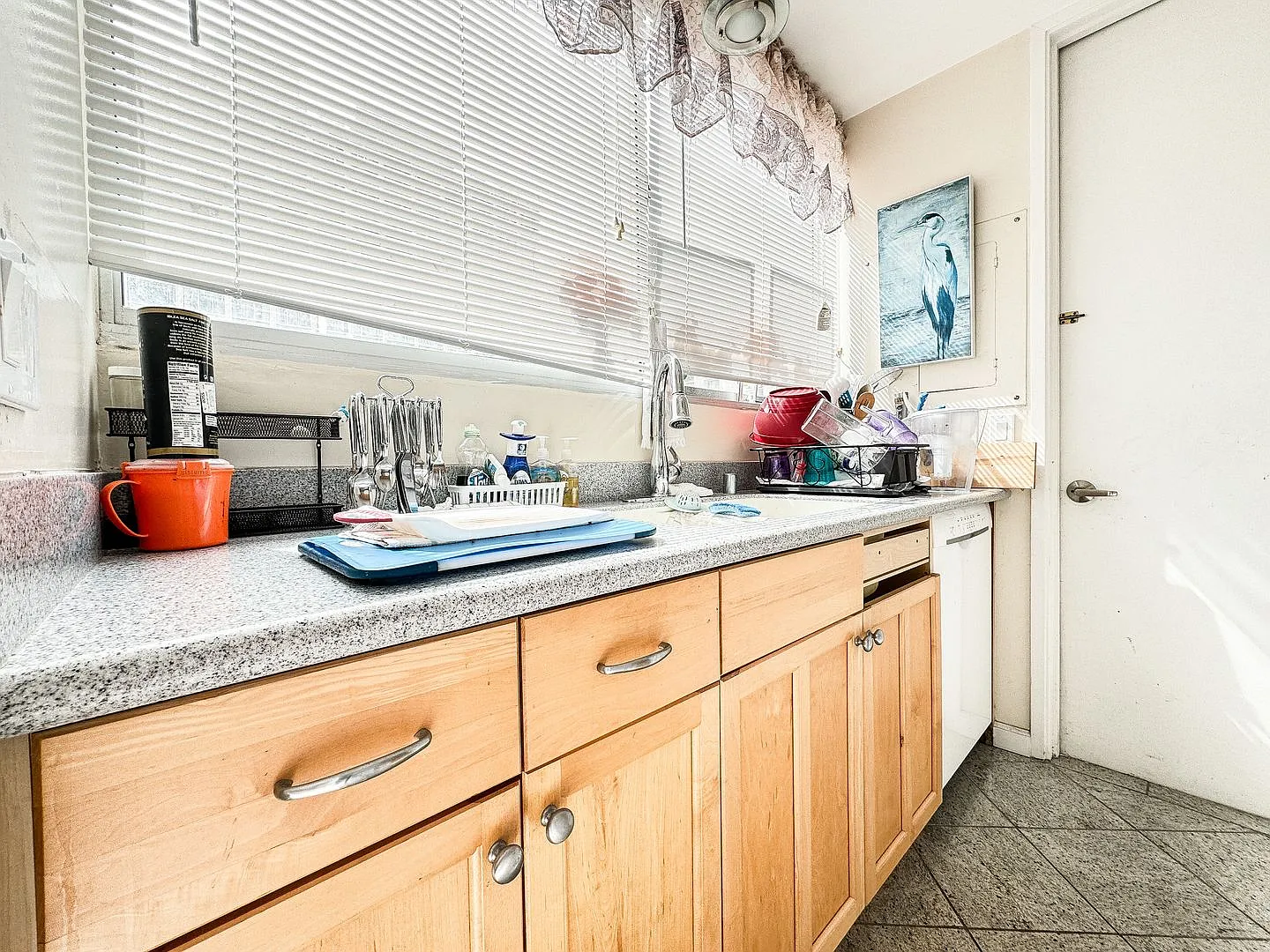1 BD / 1 BA Fully Furnished Waikiki Condo with Parking! *Pet Friendly* — Photo 3