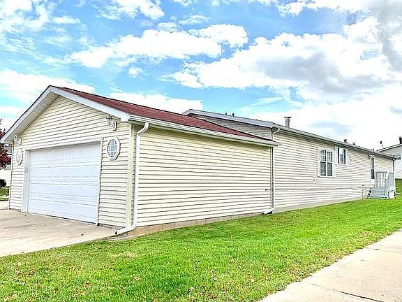 3rd image of 13616 Albany Ct
