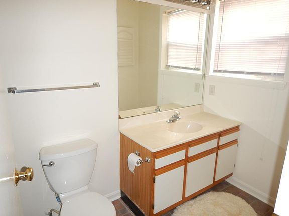 2nd image of 33 Driftwood Court # Fl 1ST