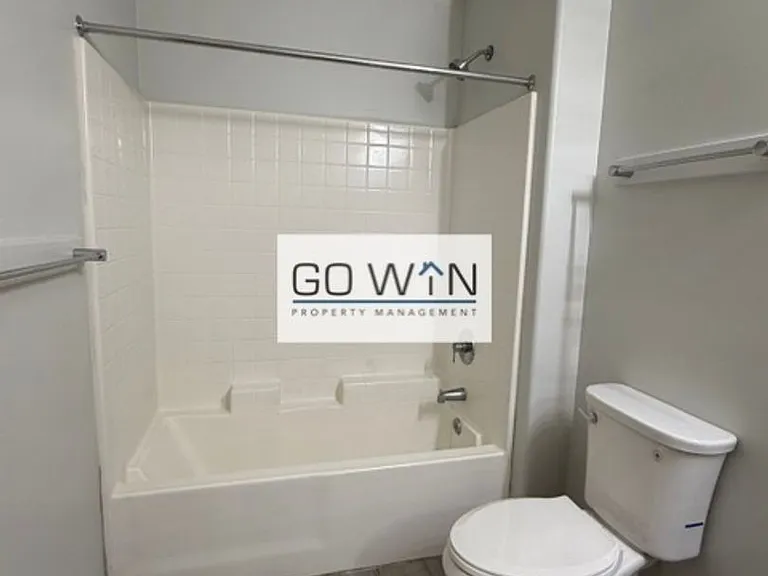 23 E Illini St — Photo 37
