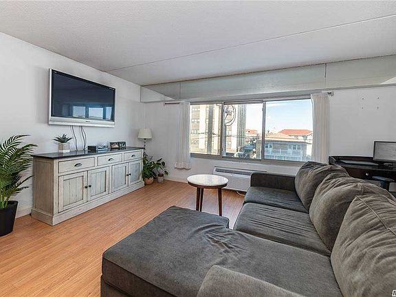4th image of 170 W Broadway APT 3I