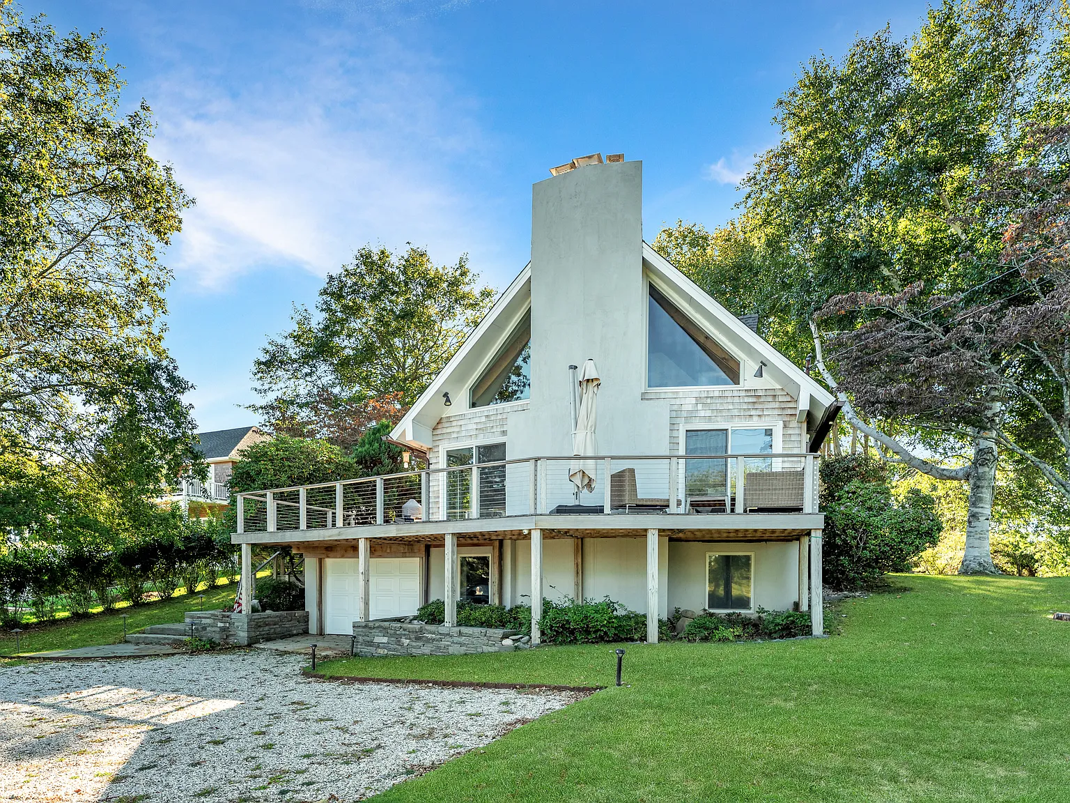 chic summer rental on the golf course — Photo 1