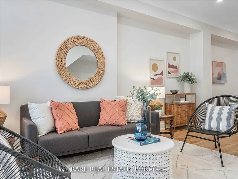 65 Pleasant Blvd — Photo 4