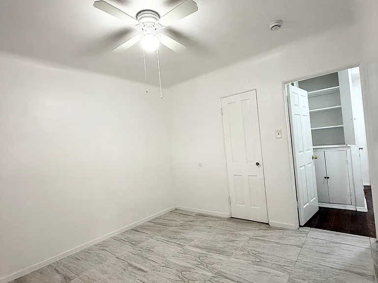 2444 Iowa Ave — Photo 7
