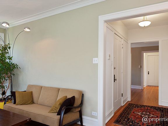 Foyer/Living Room