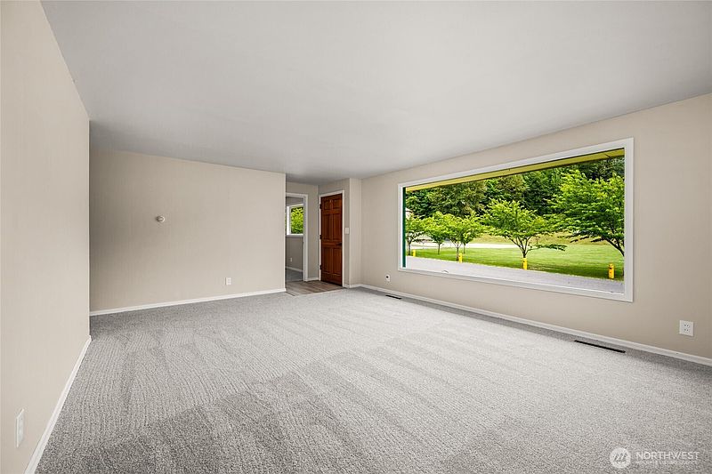 4th image of 7320 E Avenue
