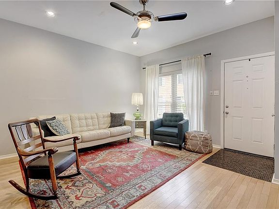 4th image of 821 E Oltorf St