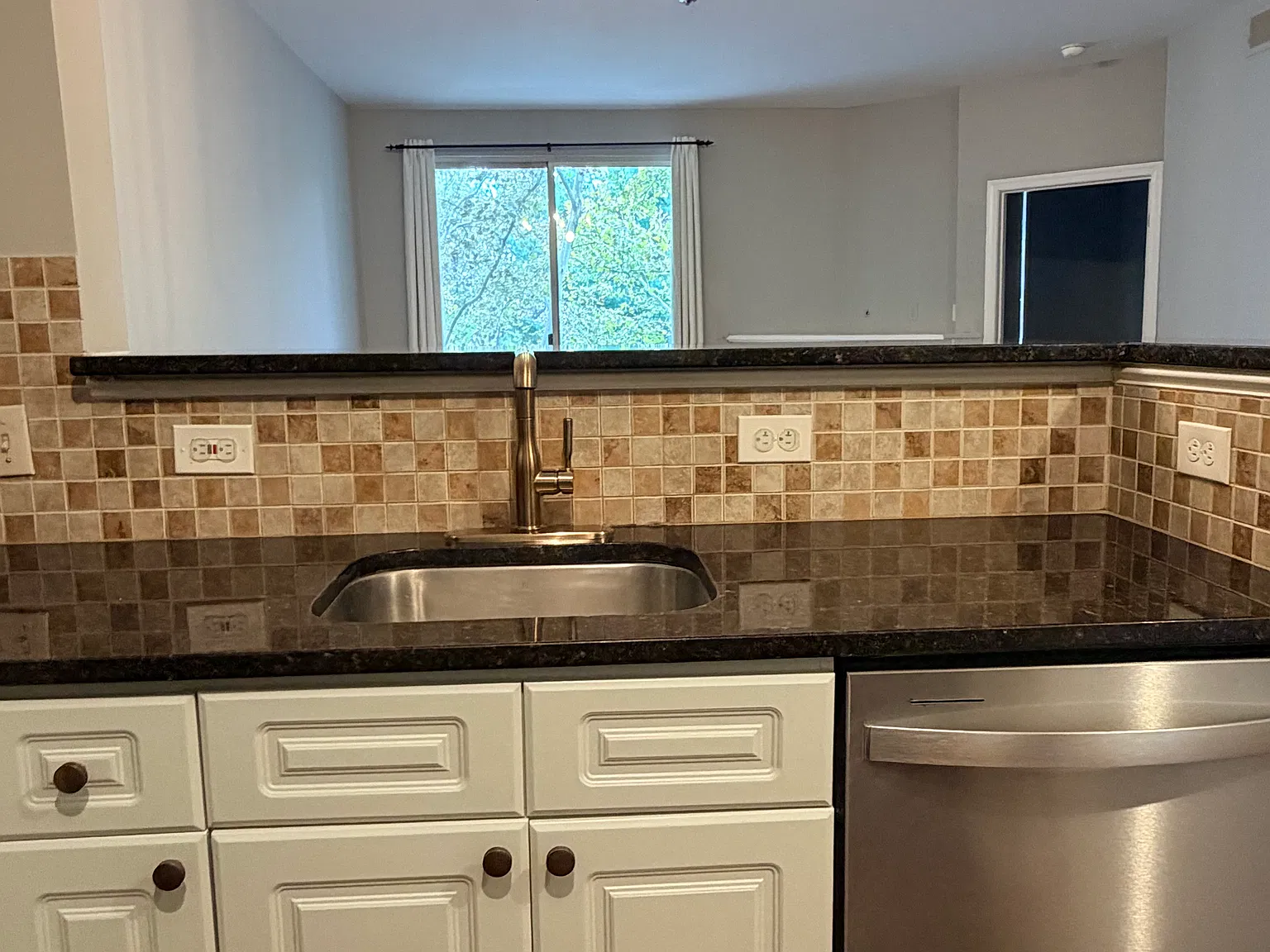 2 bed, 848 sqft, $2,599 — Photo 4