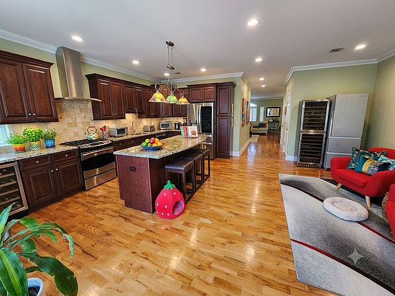 3rd image of 237 E Central Blvd #B