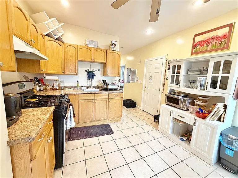 84 Webster St #3 — Photo 5