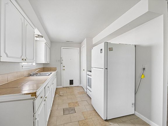 4th image of 3919 Heatherbrook Dr