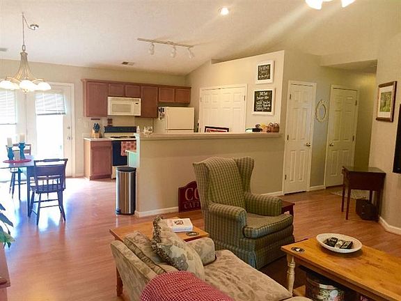 3rd image of 505 Brook Farm Ct