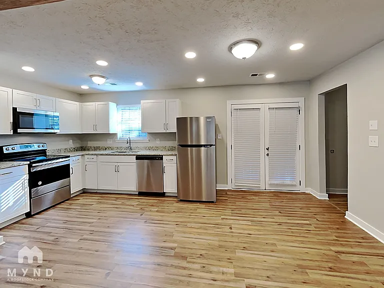 325 Morris Dr SE — Photo 3