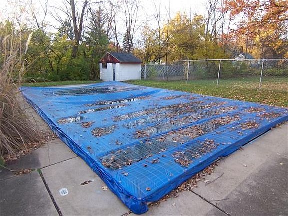3rd image of 2483 Division Ave
