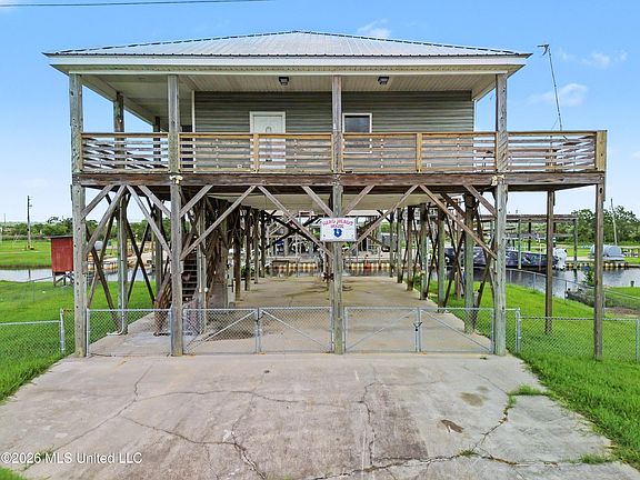 2nd image of 10100 W Park Rd