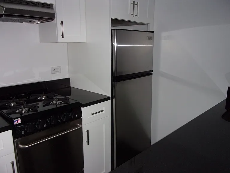 108 E 38th St #506 — Photo 6