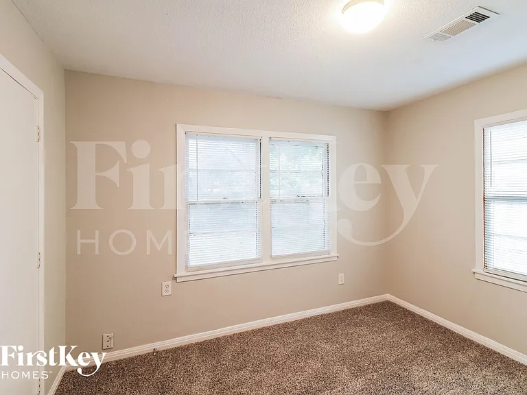1108 W Camp Cir — Photo 10