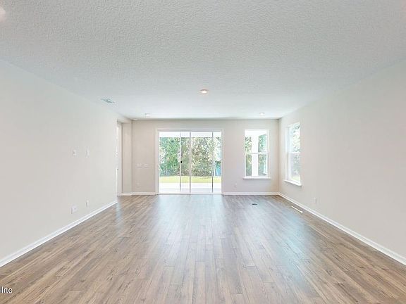 5th image of 162 CRAFTON Circle