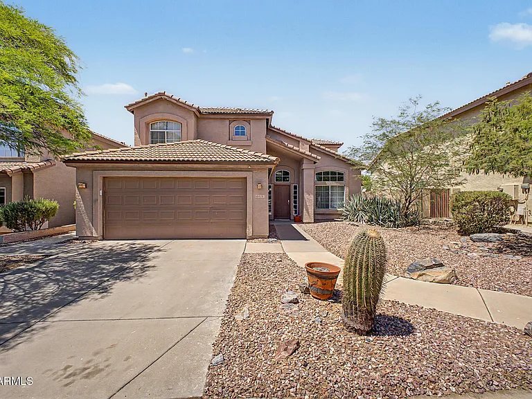 4518 E Rowel Rd — Photo 2